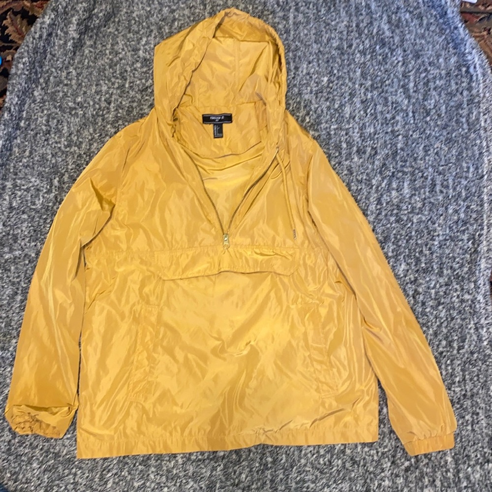 Forever 21 Men’s size L pullover windbreaker. Goldish/mustard color. Worn twice.